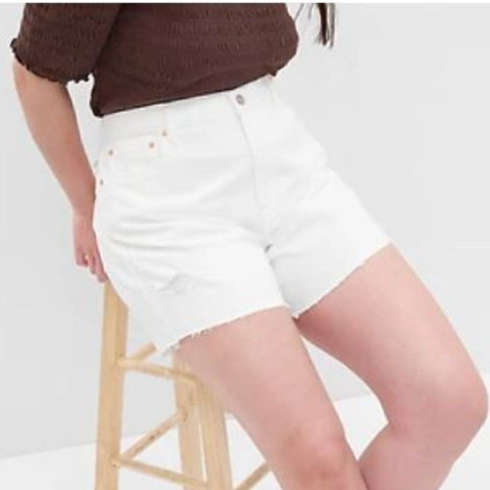 NEW GAP Cheeky Midi Short High Rise Size 33 / 16 Regular White
